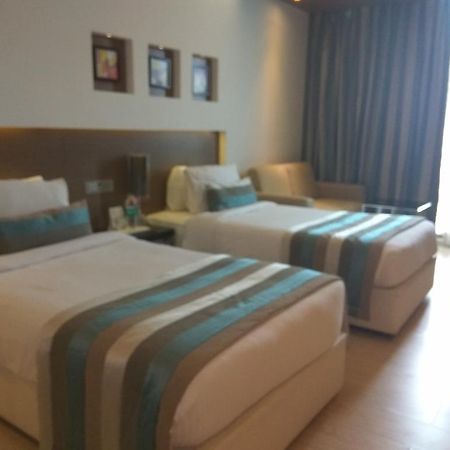 Ramada By Wyndham Navi Mumbai Hotel Екстериор снимка