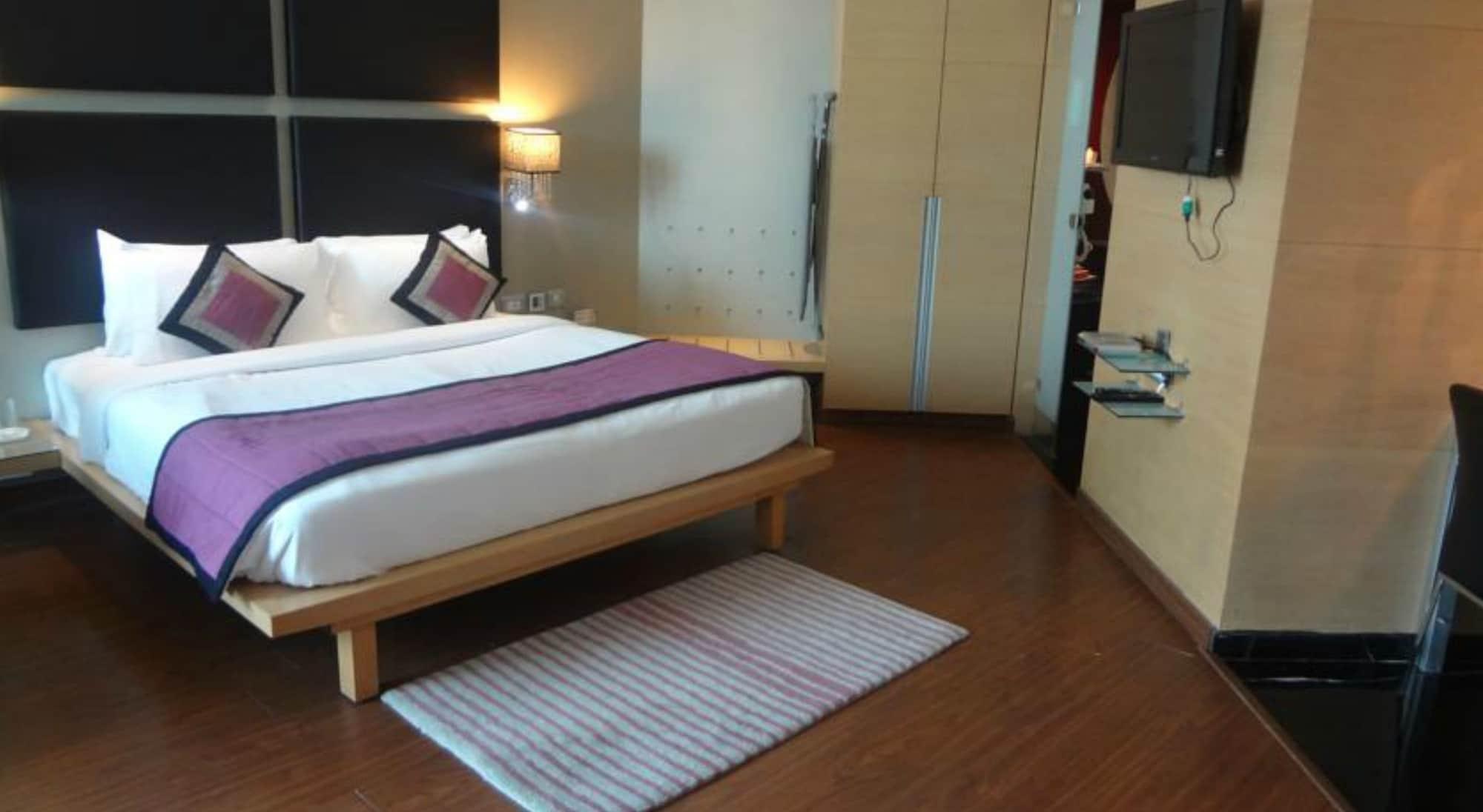 Ramada By Wyndham Navi Mumbai Hotel Екстериор снимка