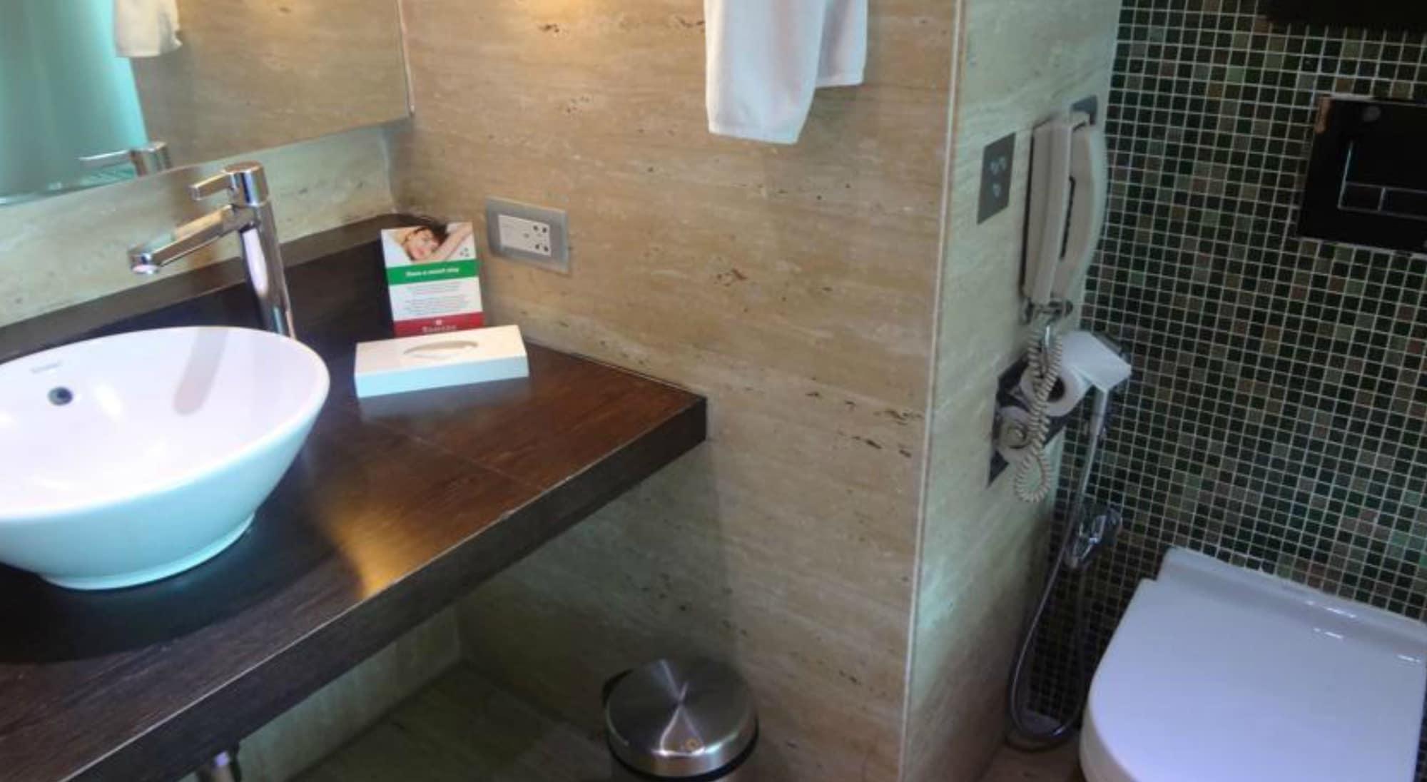 Ramada By Wyndham Navi Mumbai Hotel Екстериор снимка