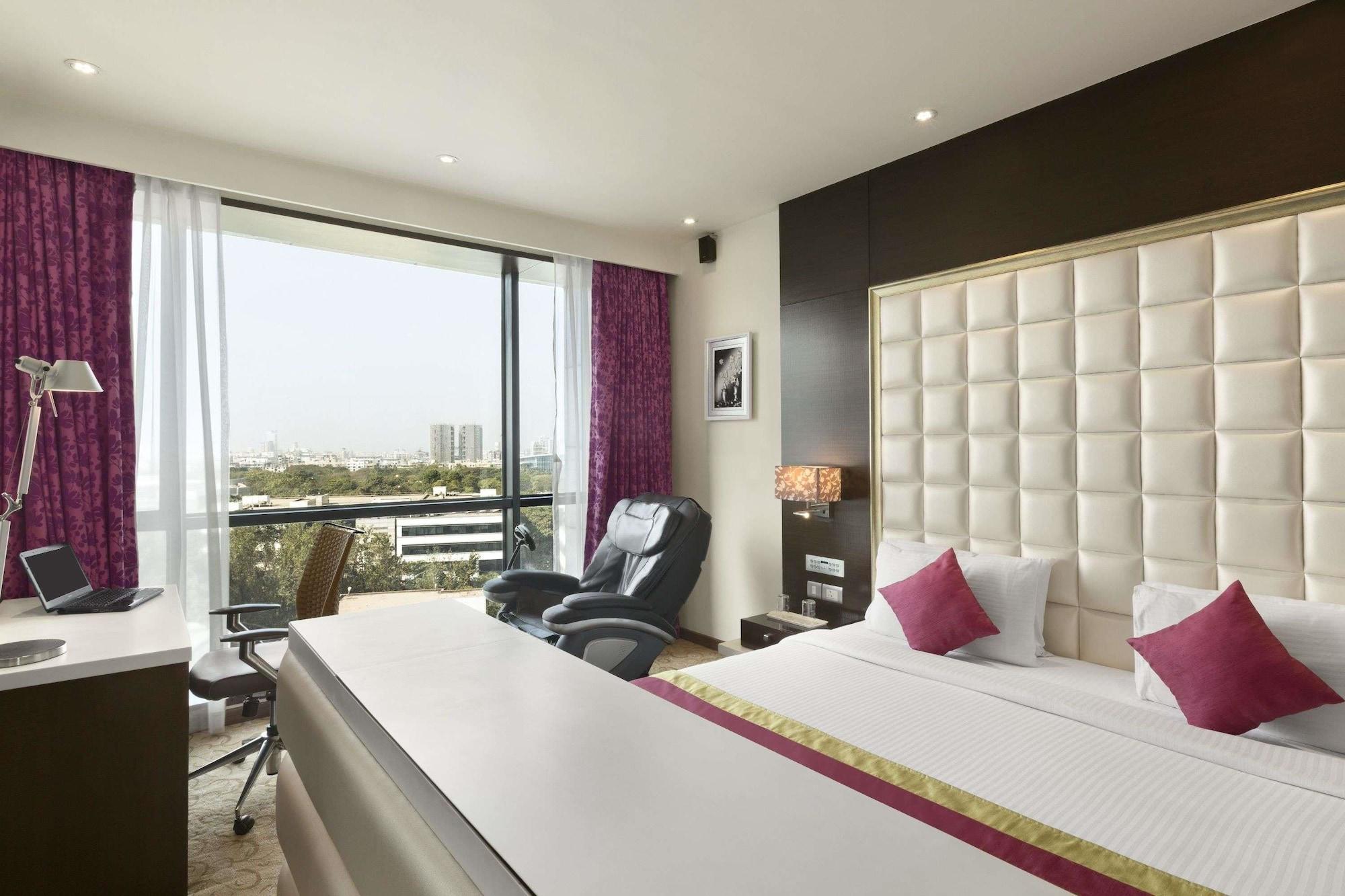 Ramada By Wyndham Navi Mumbai Hotel Екстериор снимка
