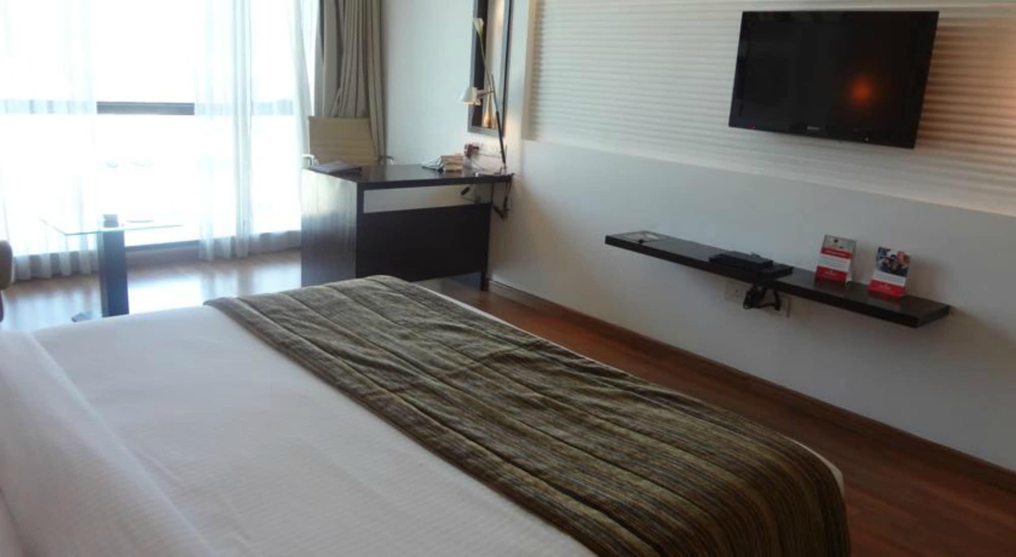Ramada By Wyndham Navi Mumbai Hotel Екстериор снимка