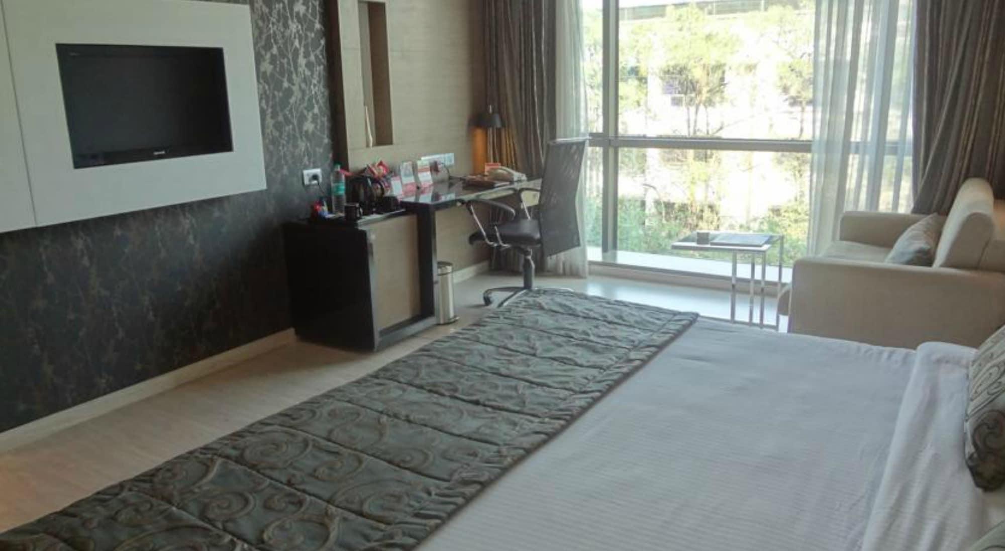 Ramada By Wyndham Navi Mumbai Hotel Екстериор снимка