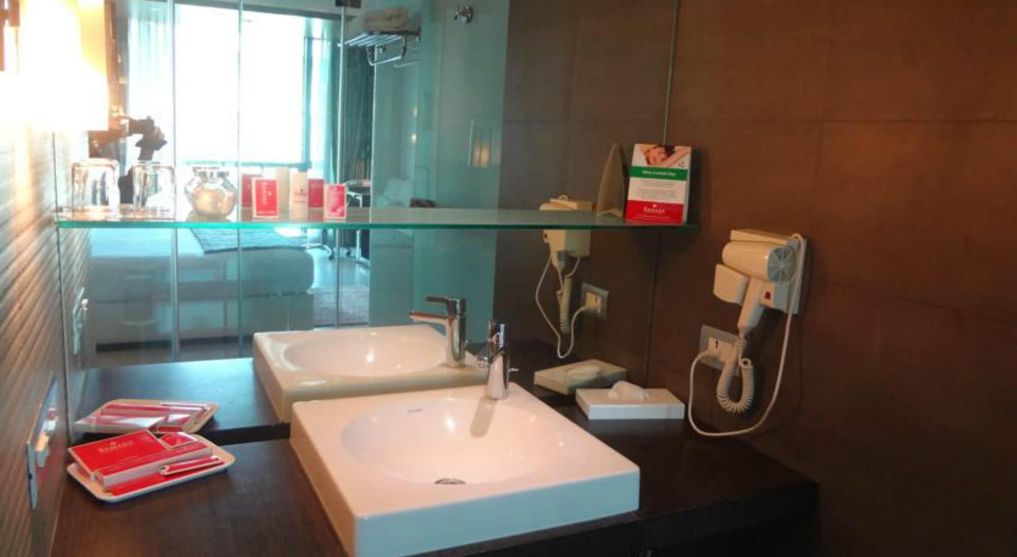 Ramada By Wyndham Navi Mumbai Hotel Екстериор снимка