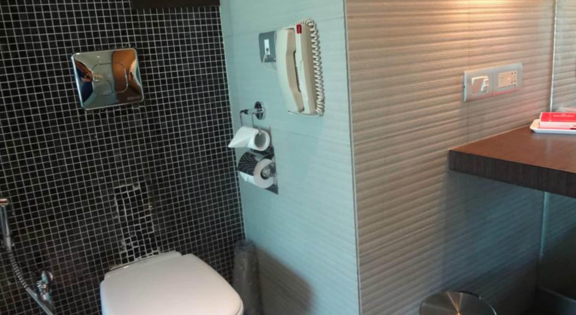 Ramada By Wyndham Navi Mumbai Hotel Екстериор снимка