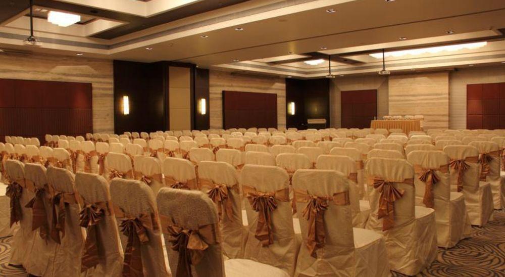 Ramada By Wyndham Navi Mumbai Hotel Екстериор снимка