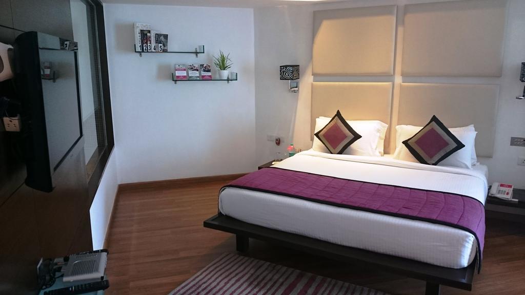 Ramada By Wyndham Navi Mumbai Hotel Екстериор снимка