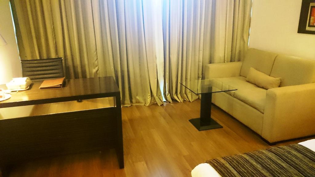 Ramada By Wyndham Navi Mumbai Hotel Екстериор снимка