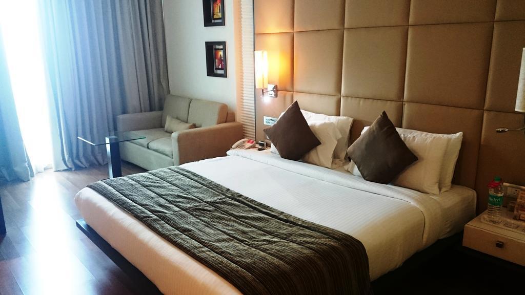 Ramada By Wyndham Navi Mumbai Hotel Екстериор снимка