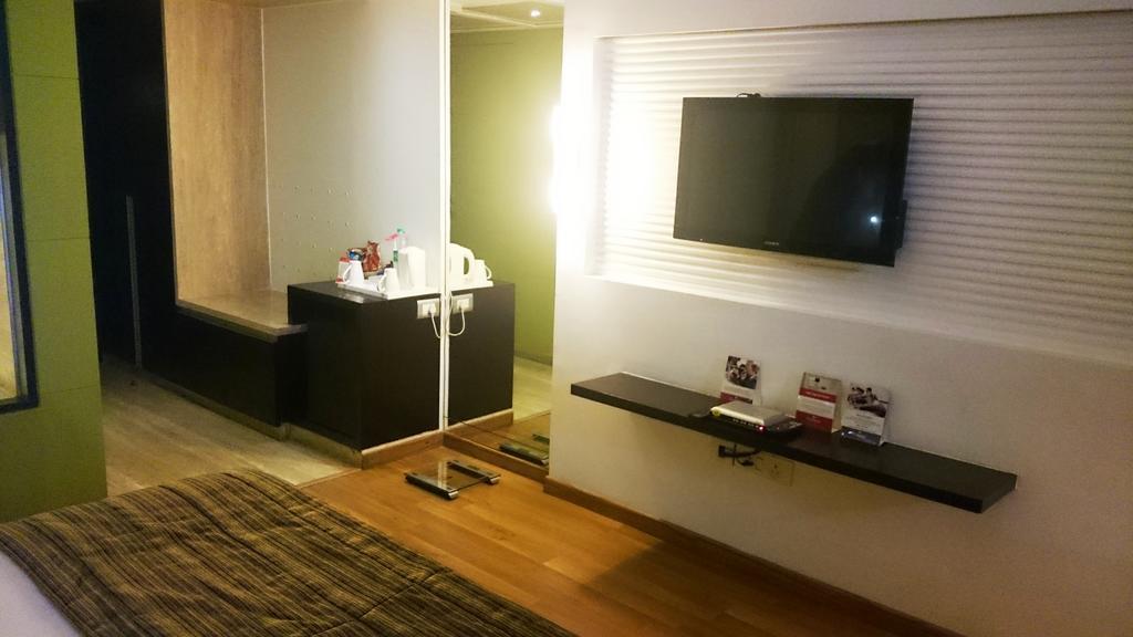 Ramada By Wyndham Navi Mumbai Hotel Екстериор снимка