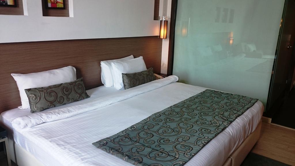 Ramada By Wyndham Navi Mumbai Hotel Екстериор снимка