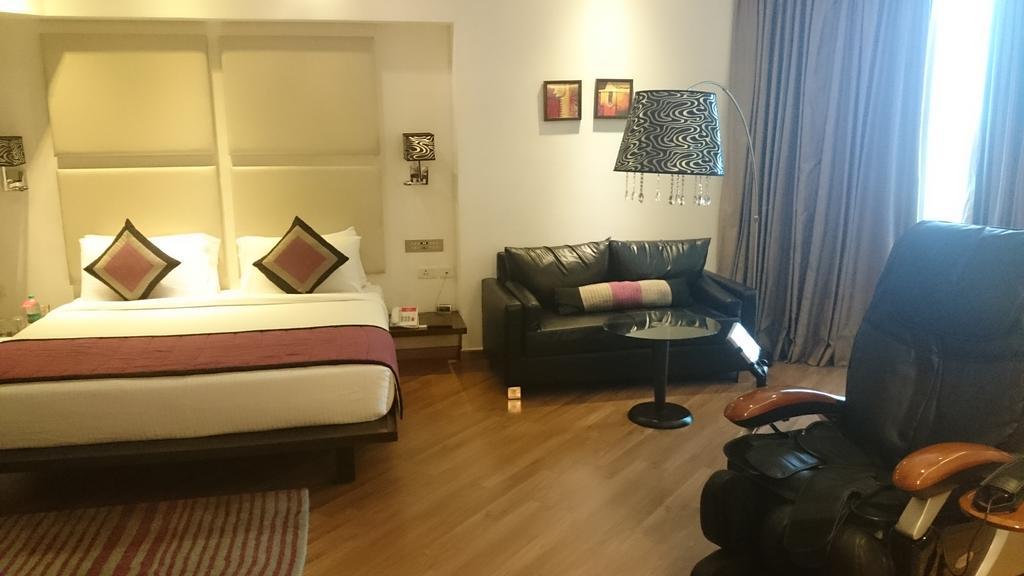 Ramada By Wyndham Navi Mumbai Hotel Екстериор снимка