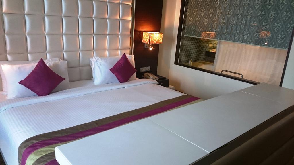 Ramada By Wyndham Navi Mumbai Hotel Екстериор снимка