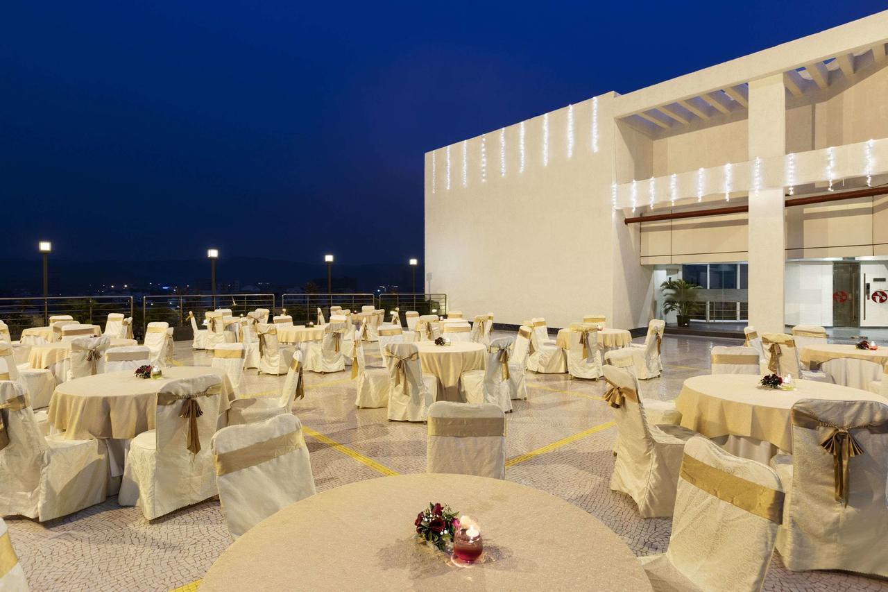 Ramada By Wyndham Navi Mumbai Hotel Екстериор снимка