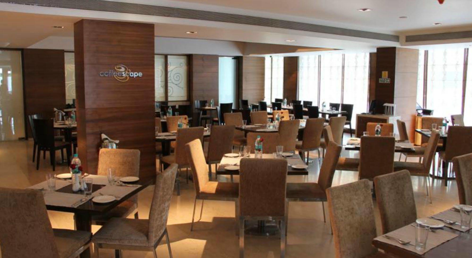 Ramada By Wyndham Navi Mumbai Hotel Екстериор снимка