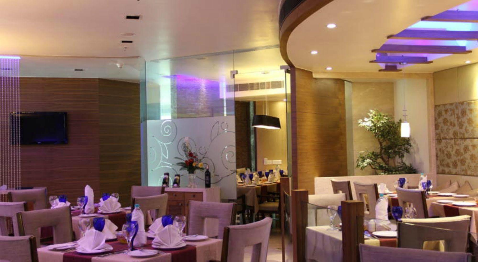 Ramada By Wyndham Navi Mumbai Hotel Екстериор снимка