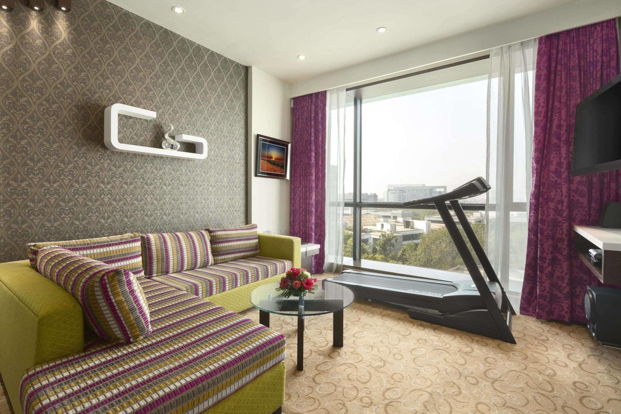 Ramada By Wyndham Navi Mumbai Hotel Екстериор снимка