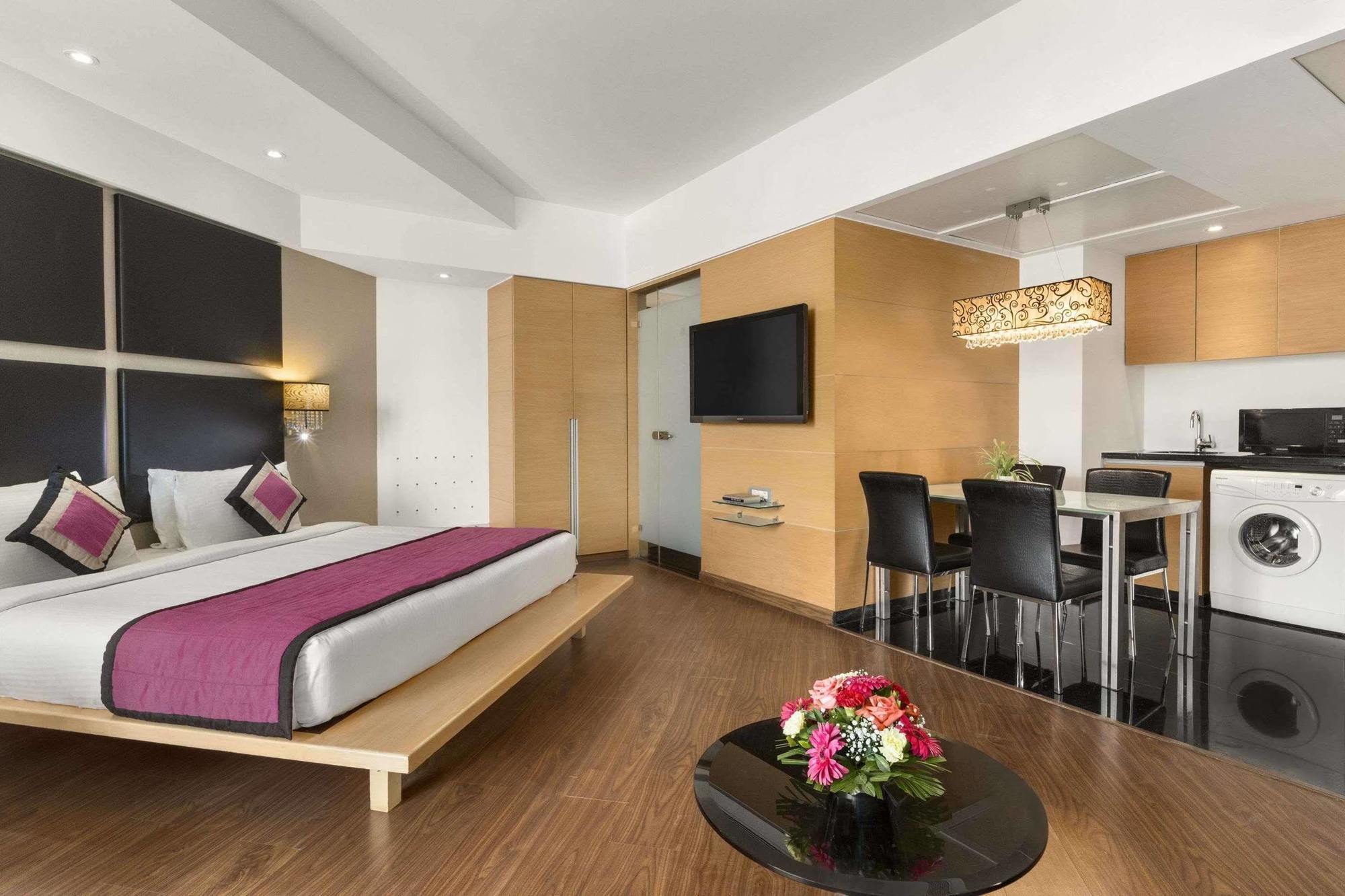 Ramada By Wyndham Navi Mumbai Hotel Екстериор снимка