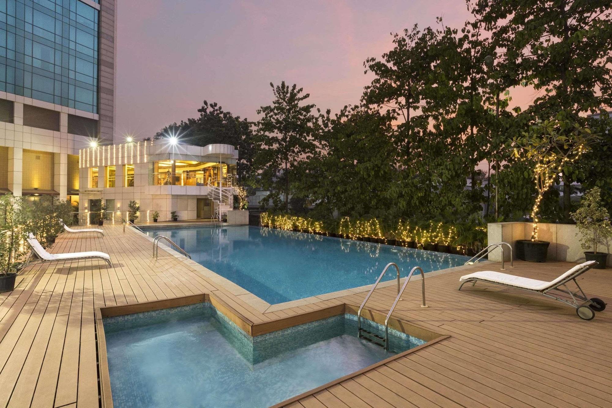 Ramada By Wyndham Navi Mumbai Hotel Екстериор снимка
