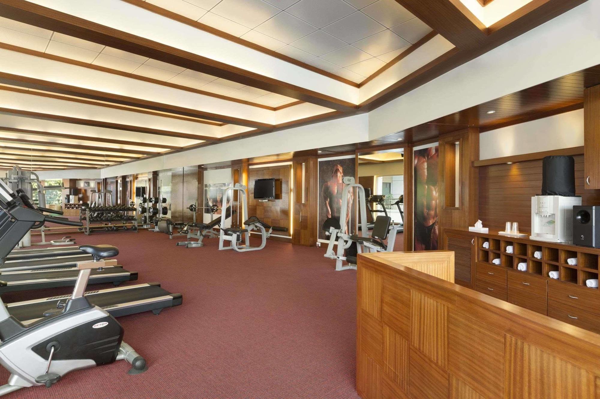 Ramada By Wyndham Navi Mumbai Hotel Екстериор снимка