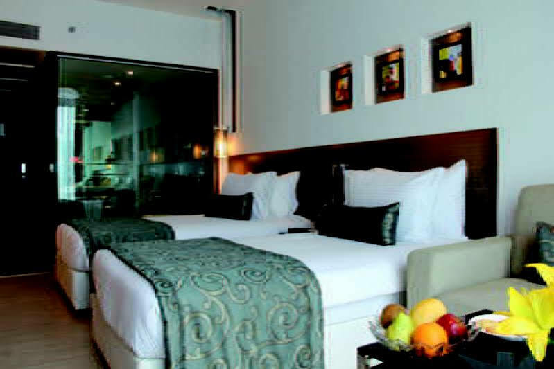 Ramada By Wyndham Navi Mumbai Hotel Екстериор снимка